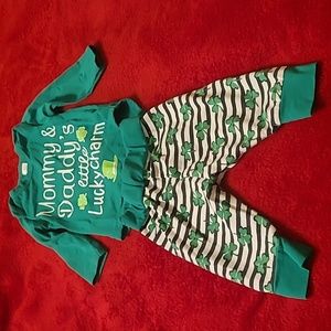 Mommy and Daddy's Little lucky charm onesie, pants and hat Size 0- 3 months